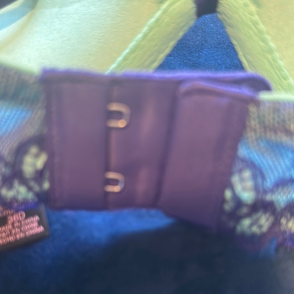 Victoria's Secret Purple Lace Bra with Molded Cups - Picture 5 of 6